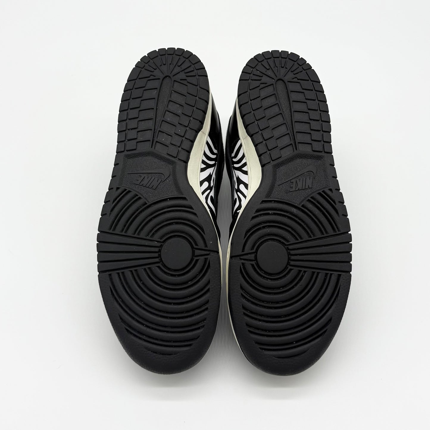 Nike SB Dunk Low OG QS “Quartersnacks Zebra” US9